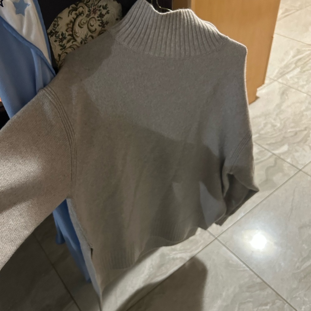 H and m sweater